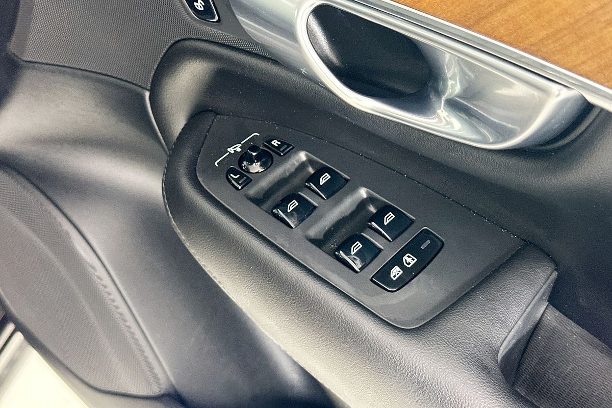 2022 Volvo XC90 PLUS B5 MHEV 256 MY23