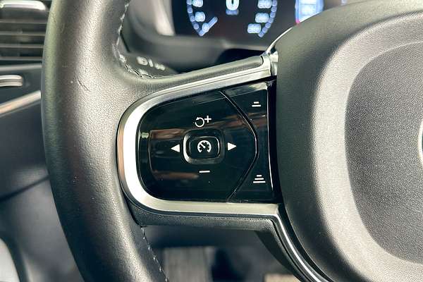 2016 Volvo XC90 T6 2.0 MOMENTUM 256 MY16