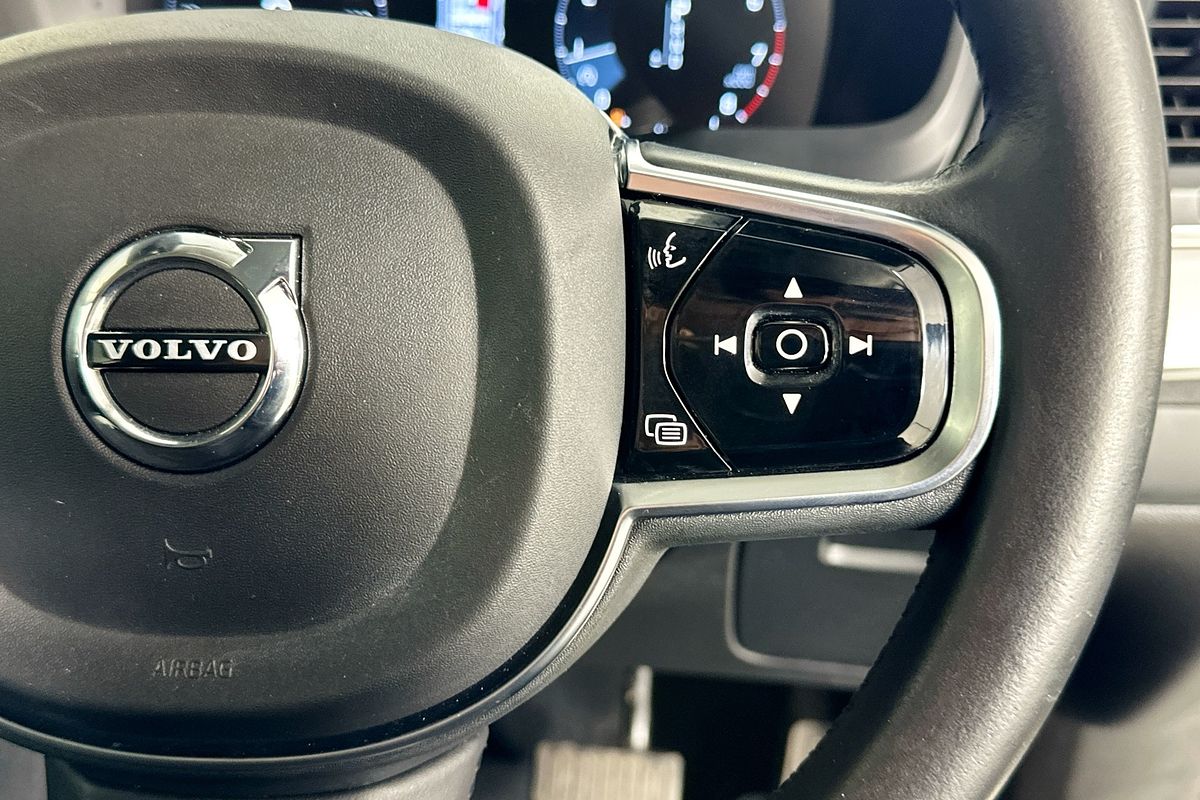 2016 Volvo XC90 T6 2.0 MOMENTUM 256 MY16
