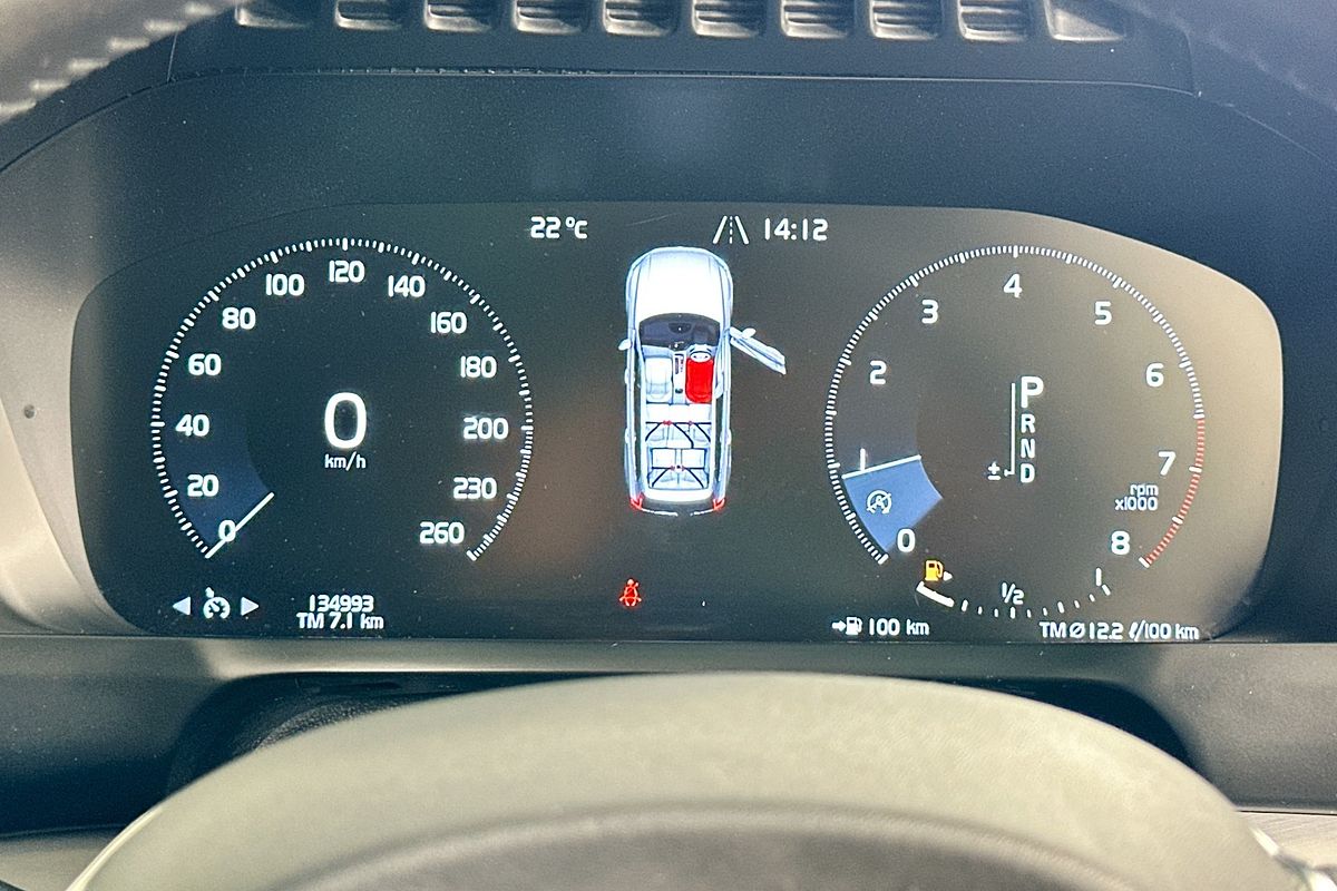 2016 Volvo XC90 T6 2.0 MOMENTUM 256 MY16