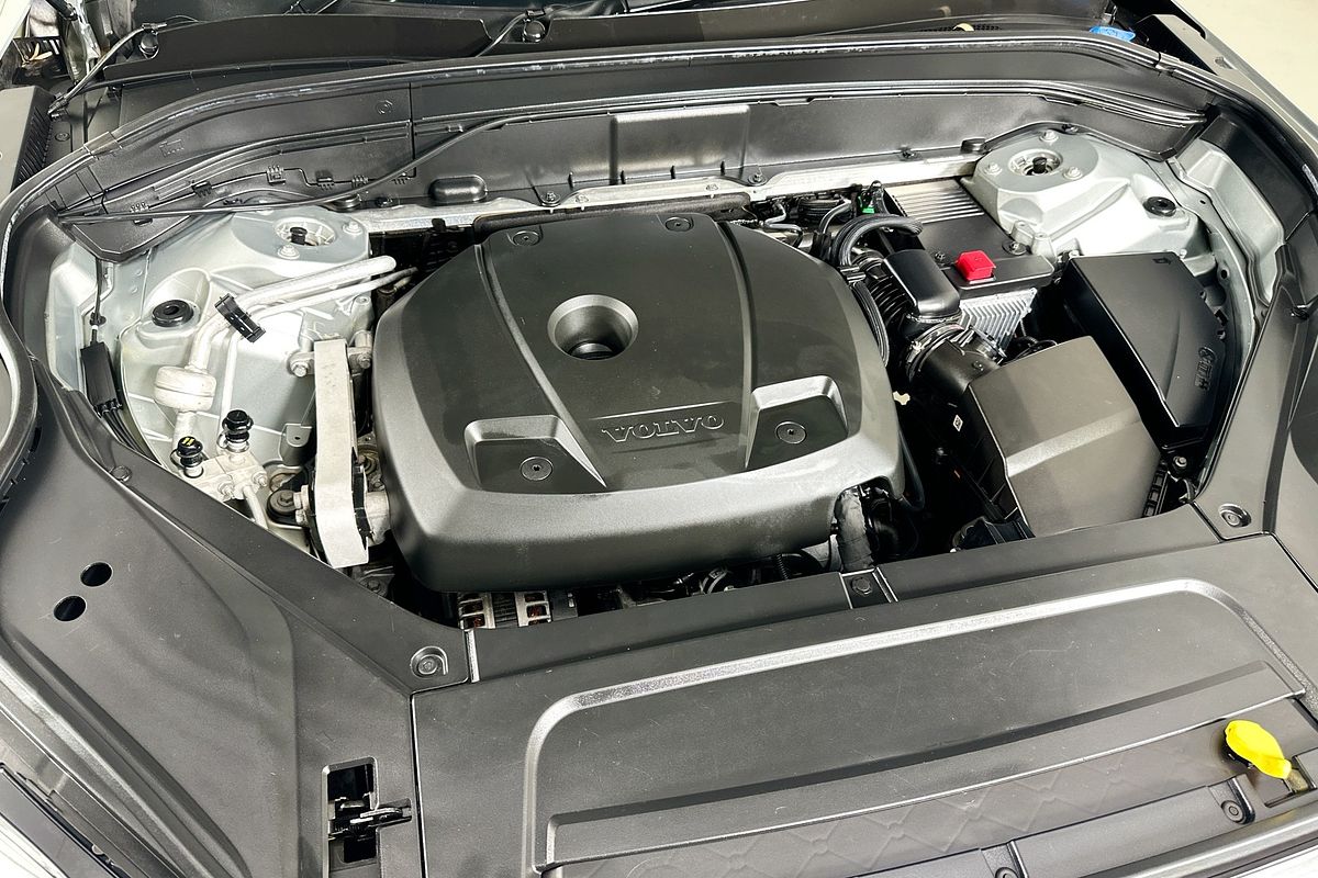 2016 Volvo XC90 T6 2.0 MOMENTUM 256 MY16