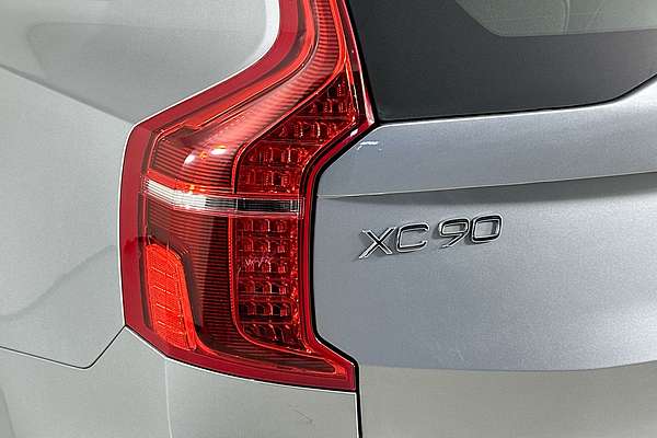 2016 Volvo XC90 T6 2.0 MOMENTUM 256 MY16