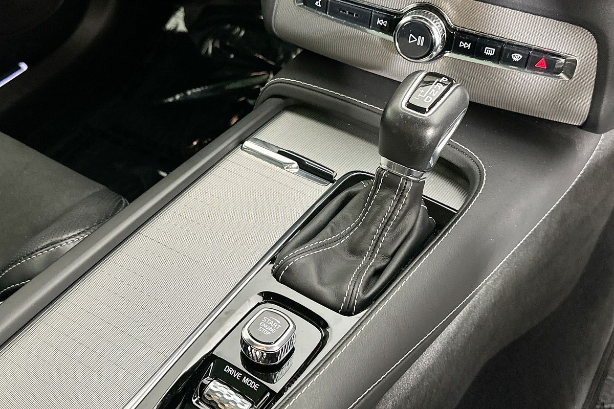 2021 Volvo XC90 T6 R-DESIGN (AWD) 256 MY21