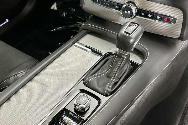 2021 Volvo XC90 T6 R-DESIGN (AWD) 256 MY21