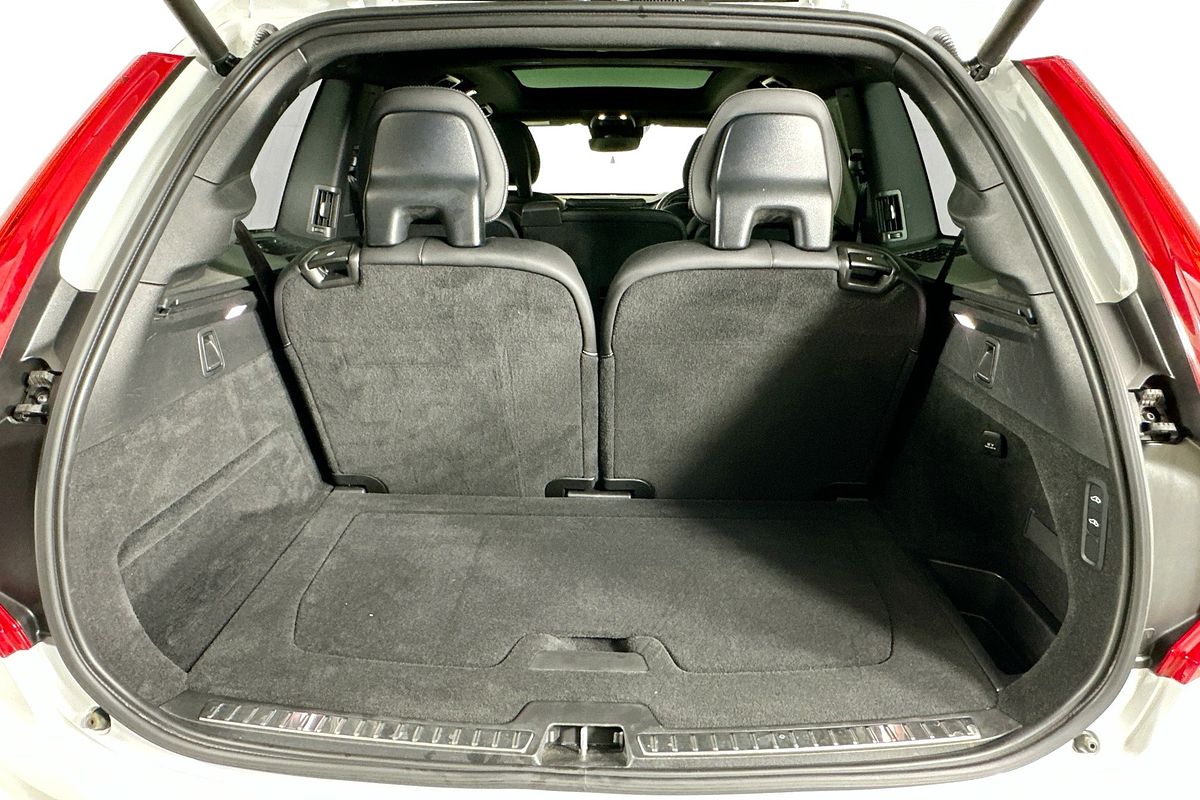 2021 Volvo XC90 T6 R-DESIGN (AWD) 256 MY21