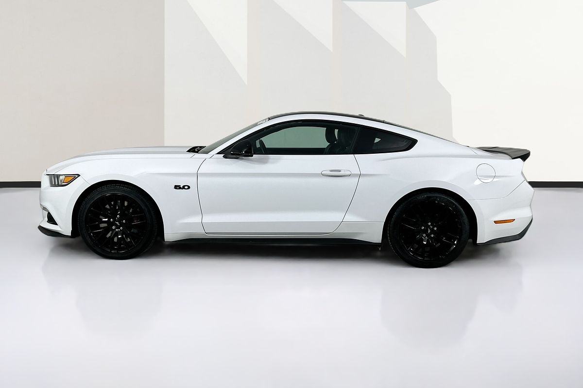 Vehicle photo 5
