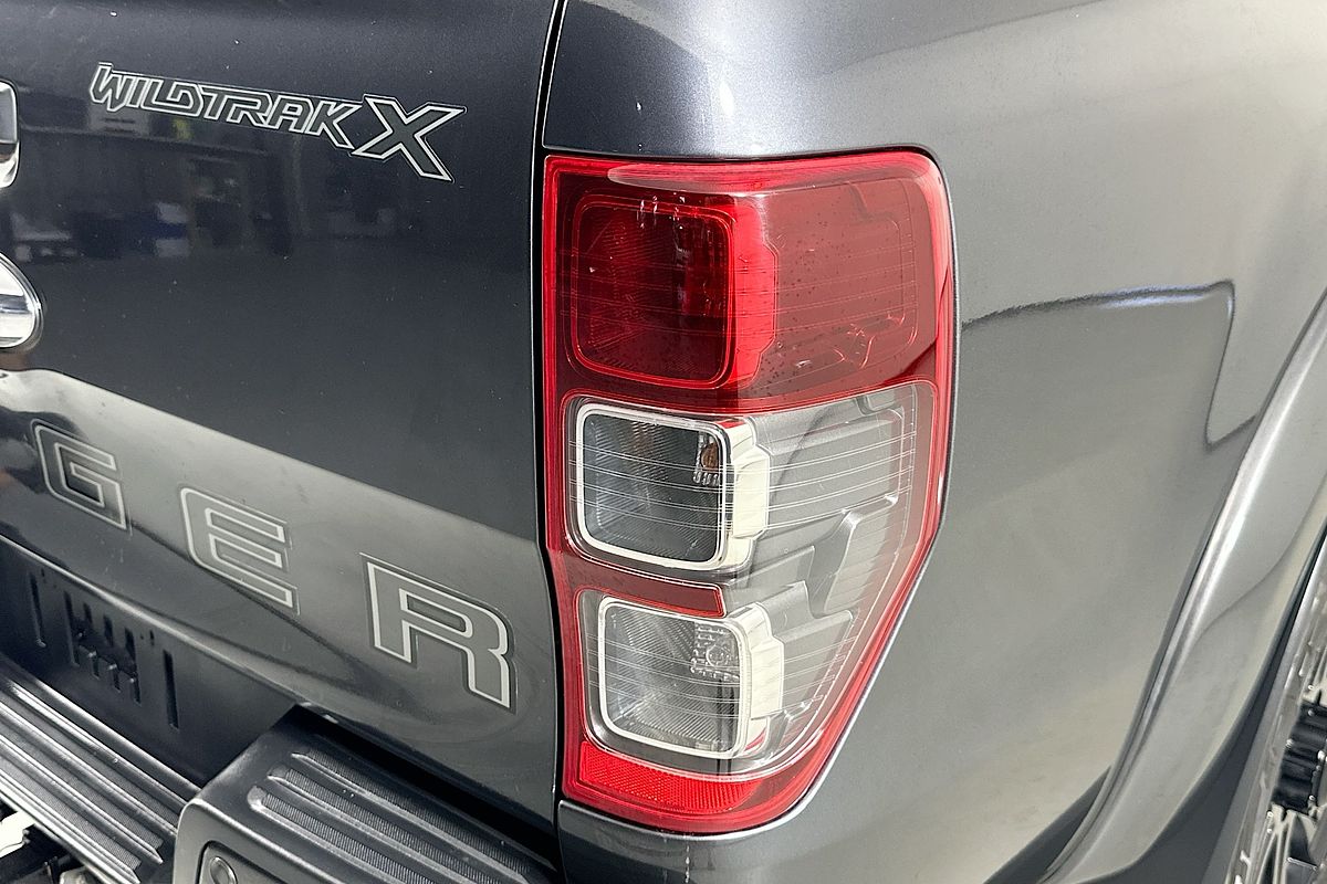 Vehicle photo 9