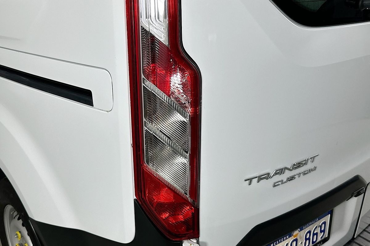 Vehicle photo 8
