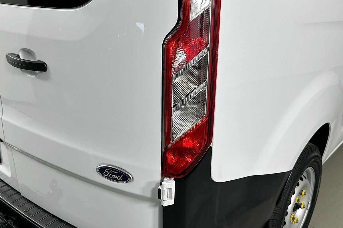 Vehicle photo 9