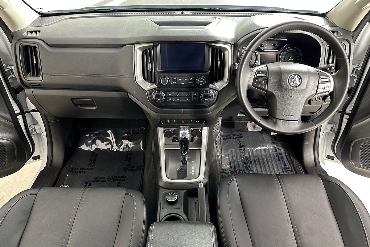 Vehicle photo 9