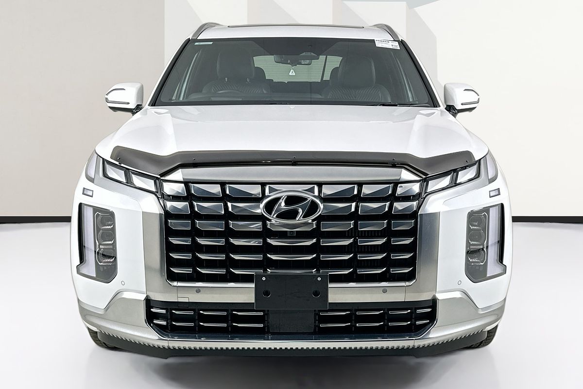 Vehicle photo 2