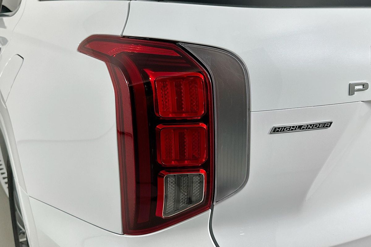 Vehicle photo 8