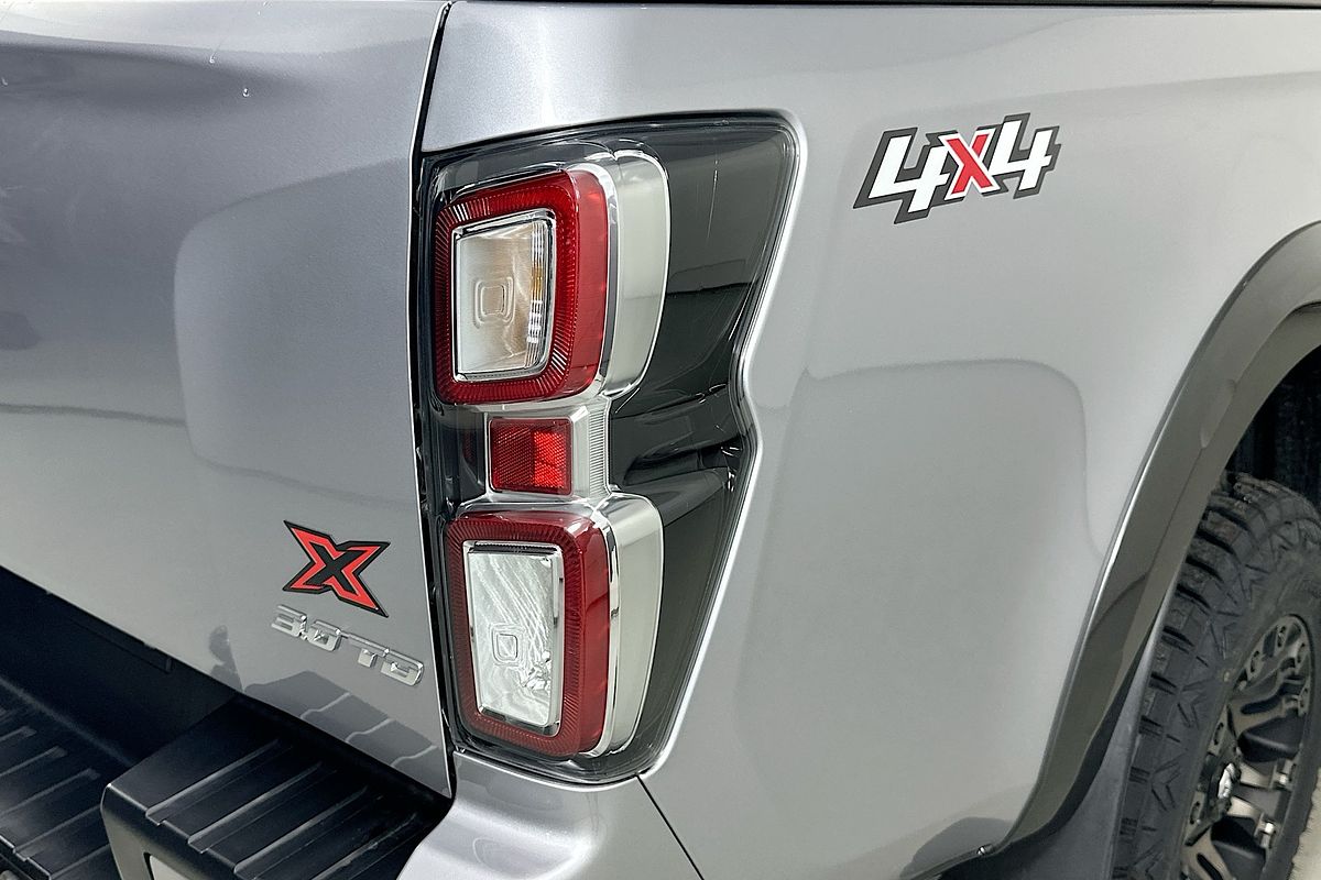 Vehicle photo 9