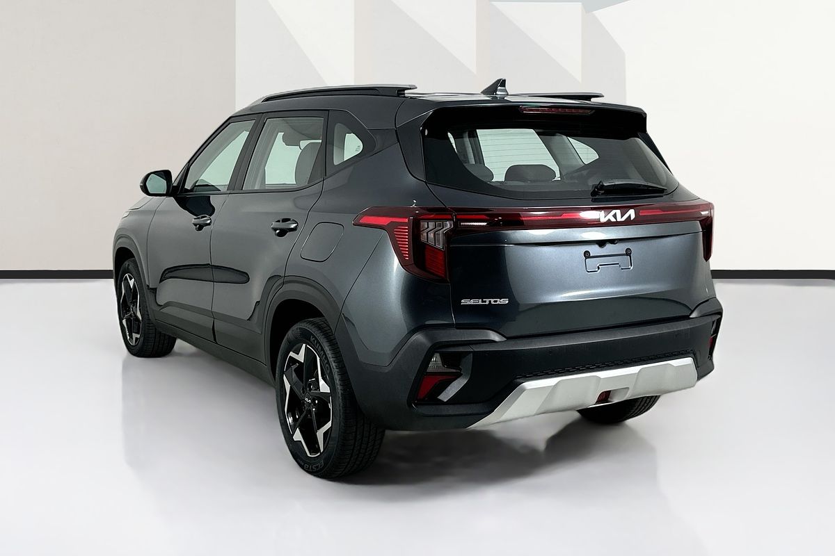Vehicle photo 6