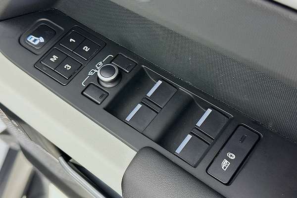 2021 Land Rover Defender 110 P300 L663