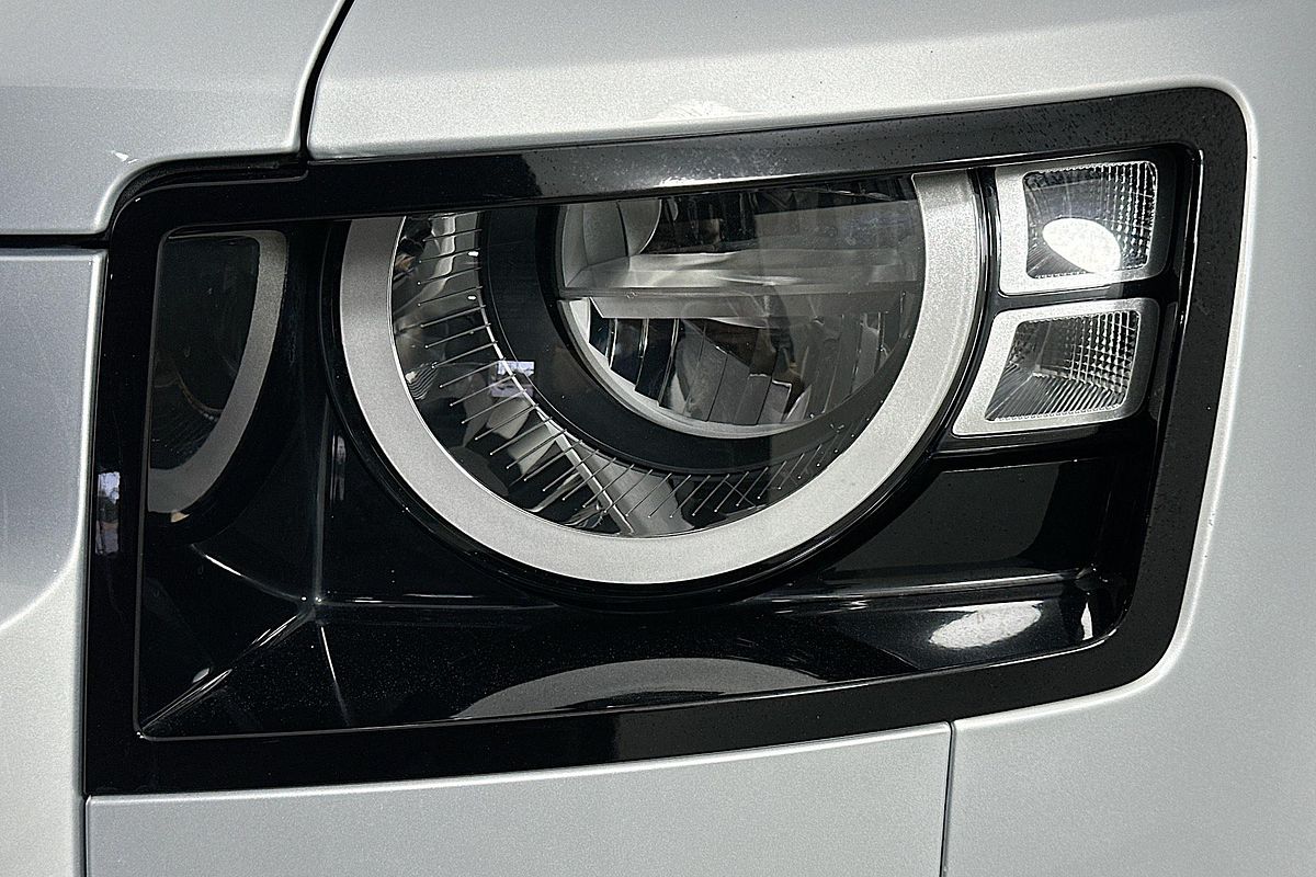 Vehicle photo 3