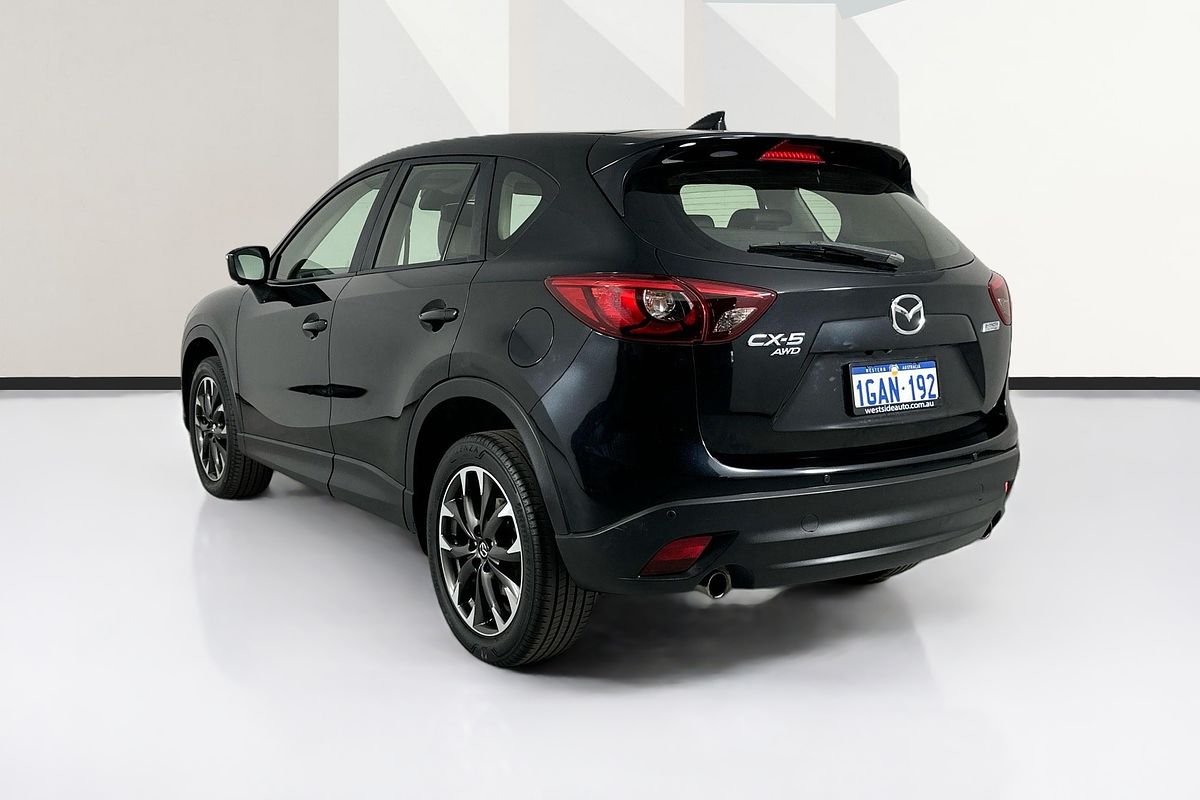 Vehicle photo 6