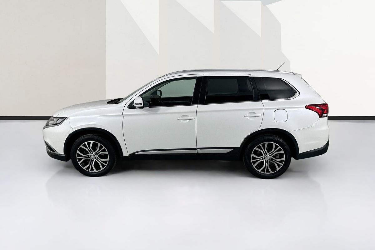 Vehicle photo 5