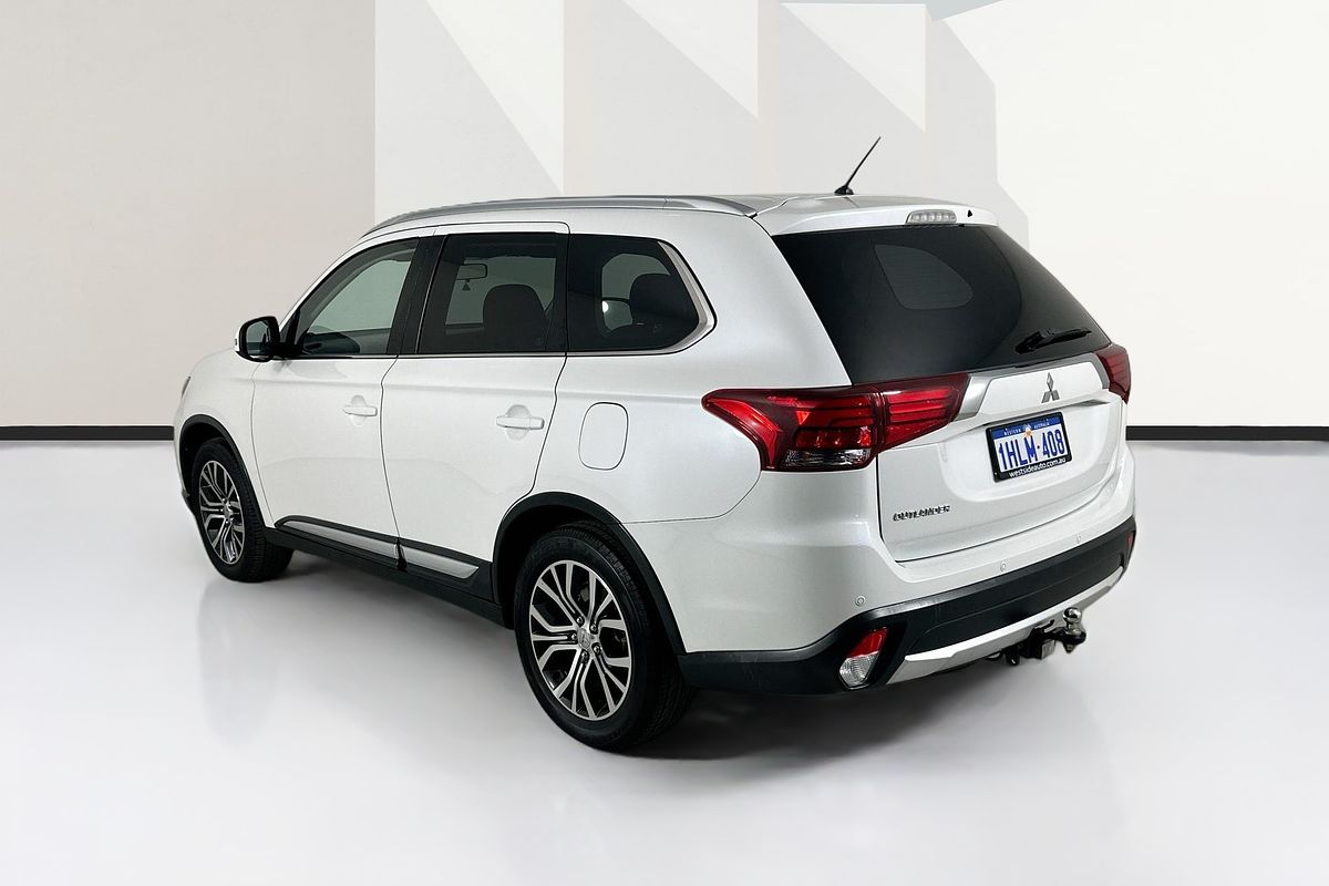 Vehicle photo 6