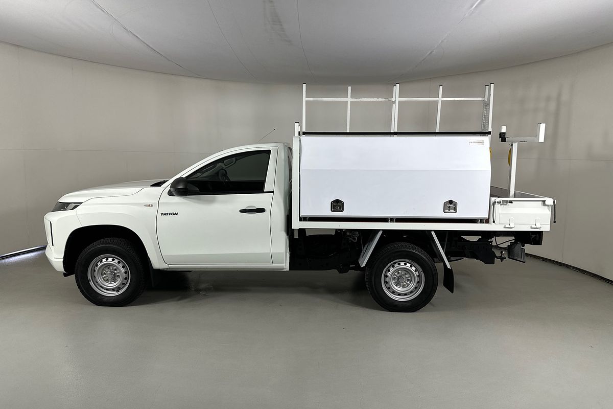 Vehicle photo 4