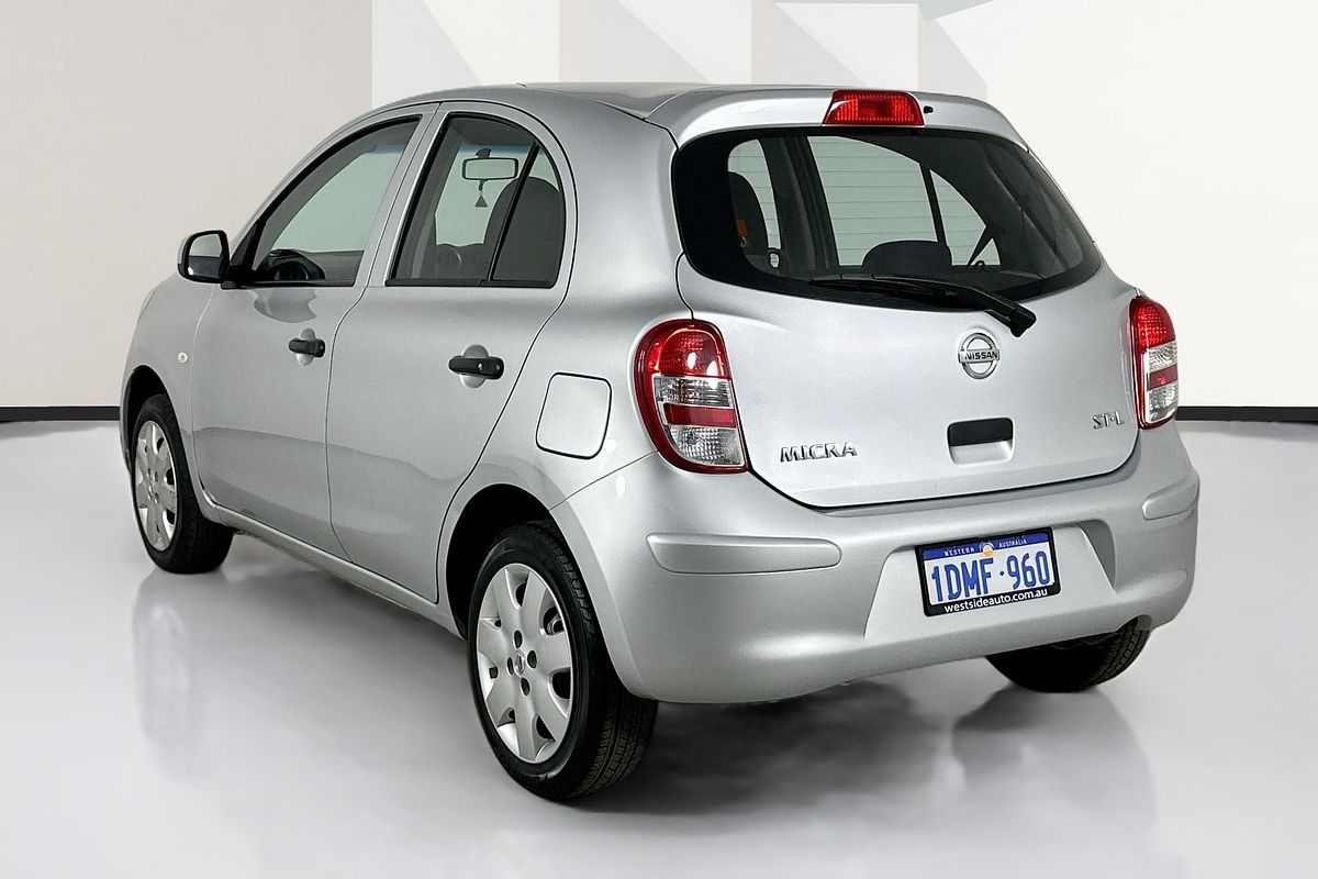 Vehicle photo 6