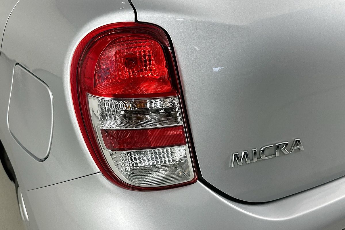 Vehicle photo 8