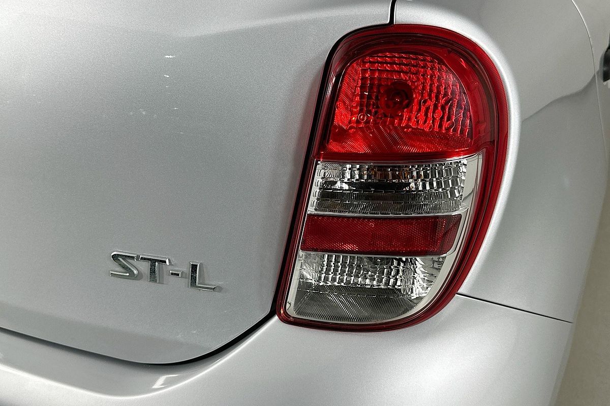 Vehicle photo 9