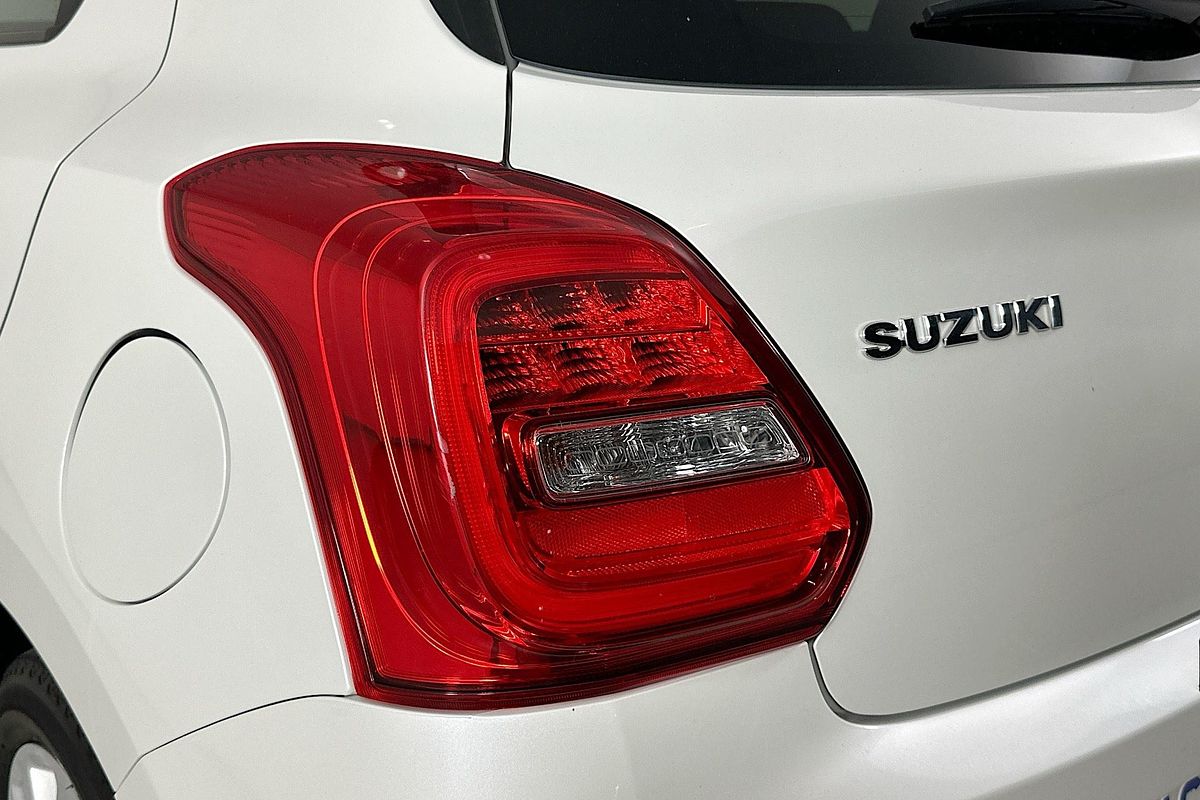 Vehicle photo 8