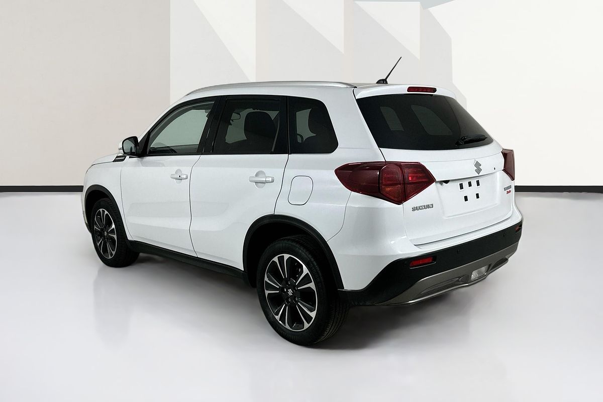 Vehicle photo 6