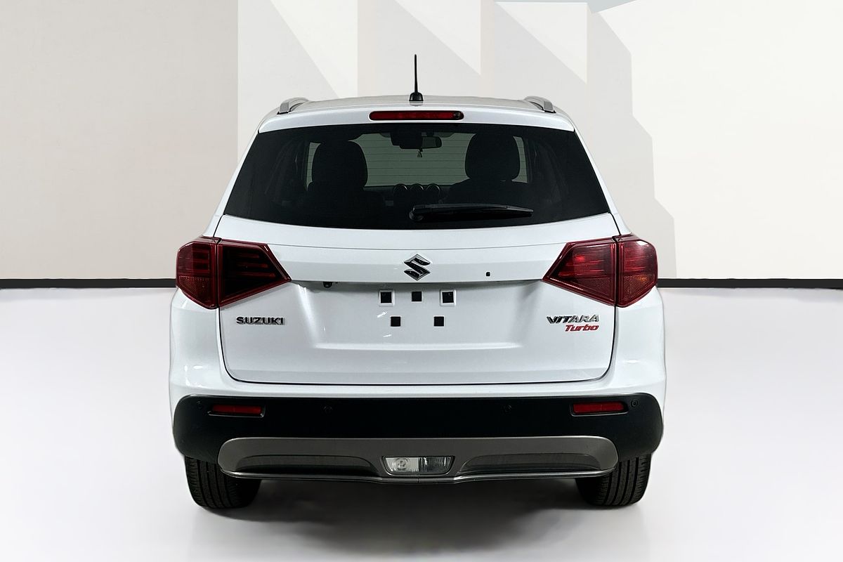 Vehicle photo 7
