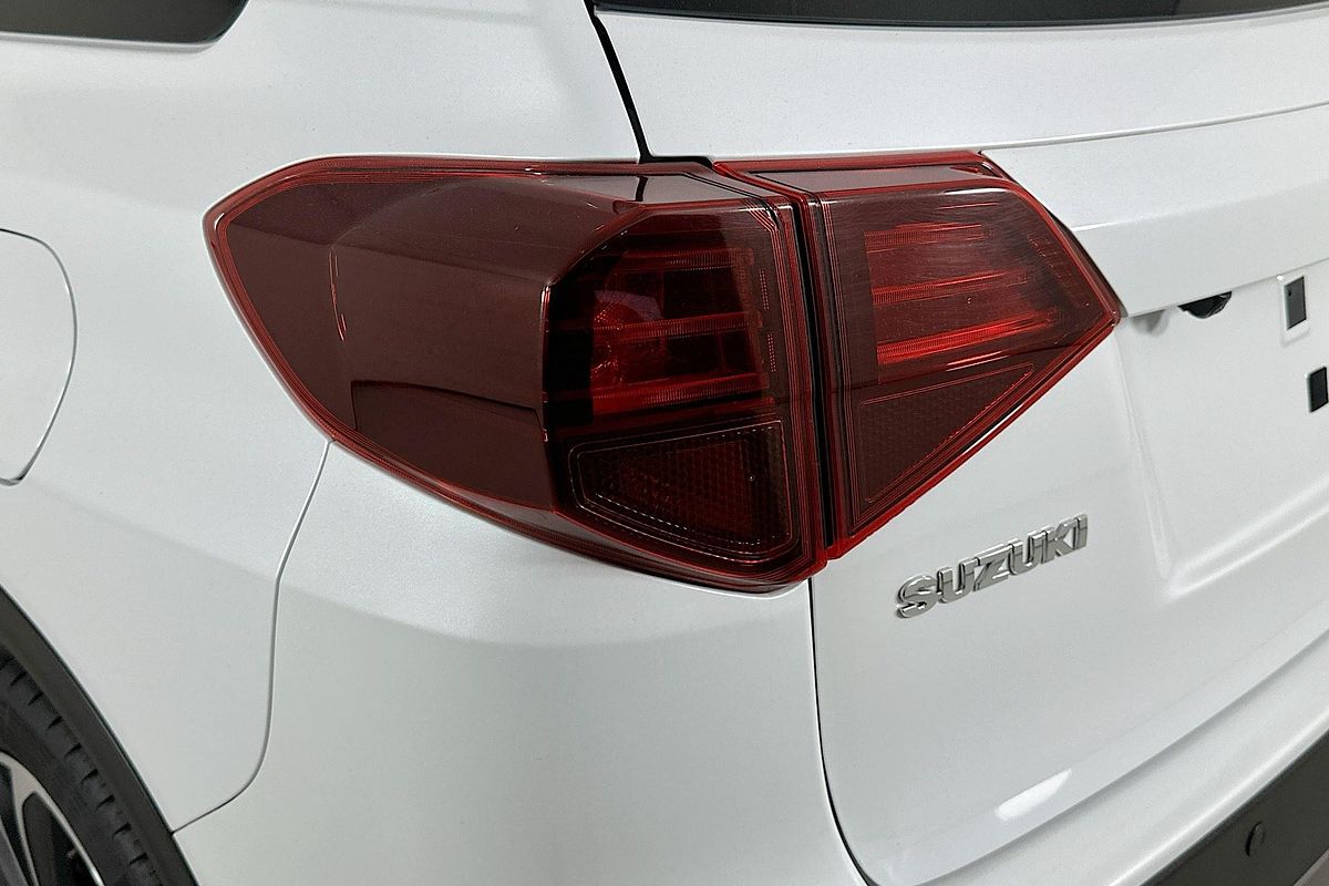 Vehicle photo 8