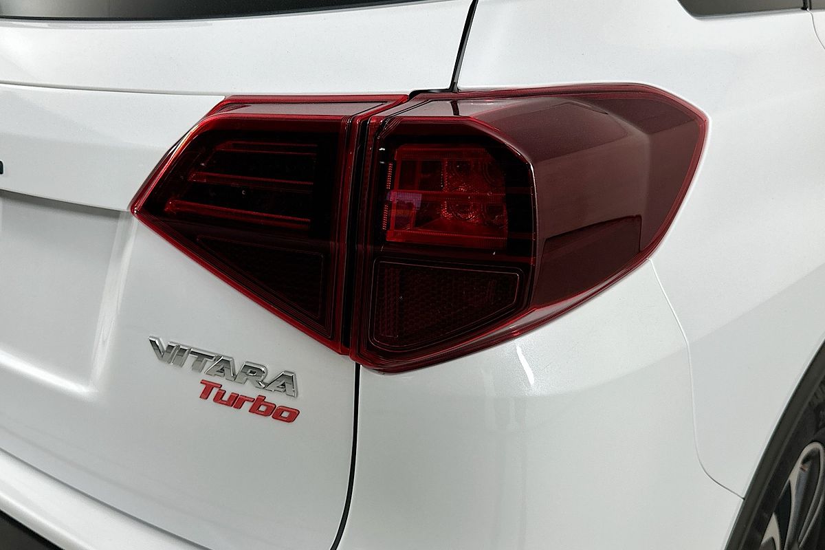Vehicle photo 9