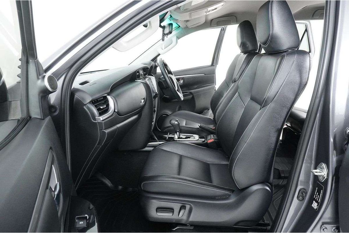 2022 Toyota FORTUNER GXL PREMIUM INTERIOR GUN156R