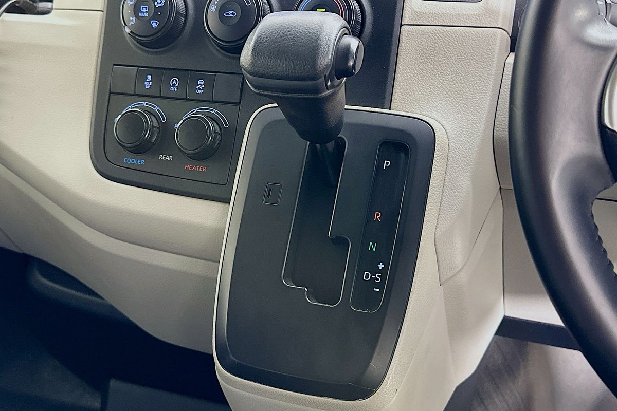 2020 Toyota Hiace Commuter GDH322R