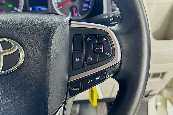 2020 Toyota Hiace Commuter GDH322R