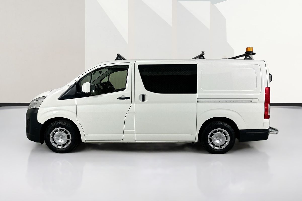 Vehicle photo 5