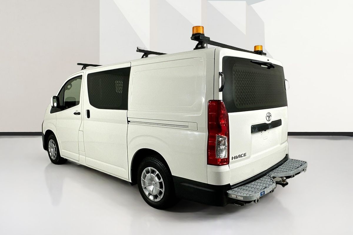 Vehicle photo 6