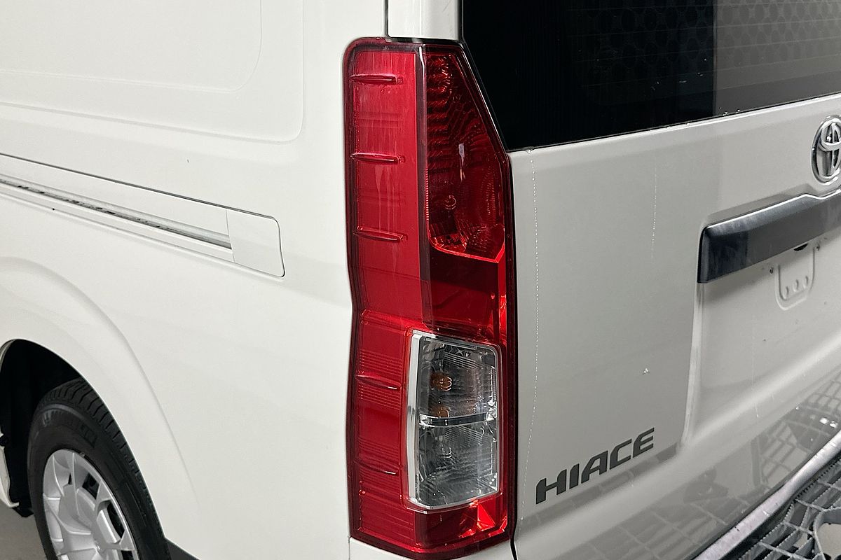 Vehicle photo 8