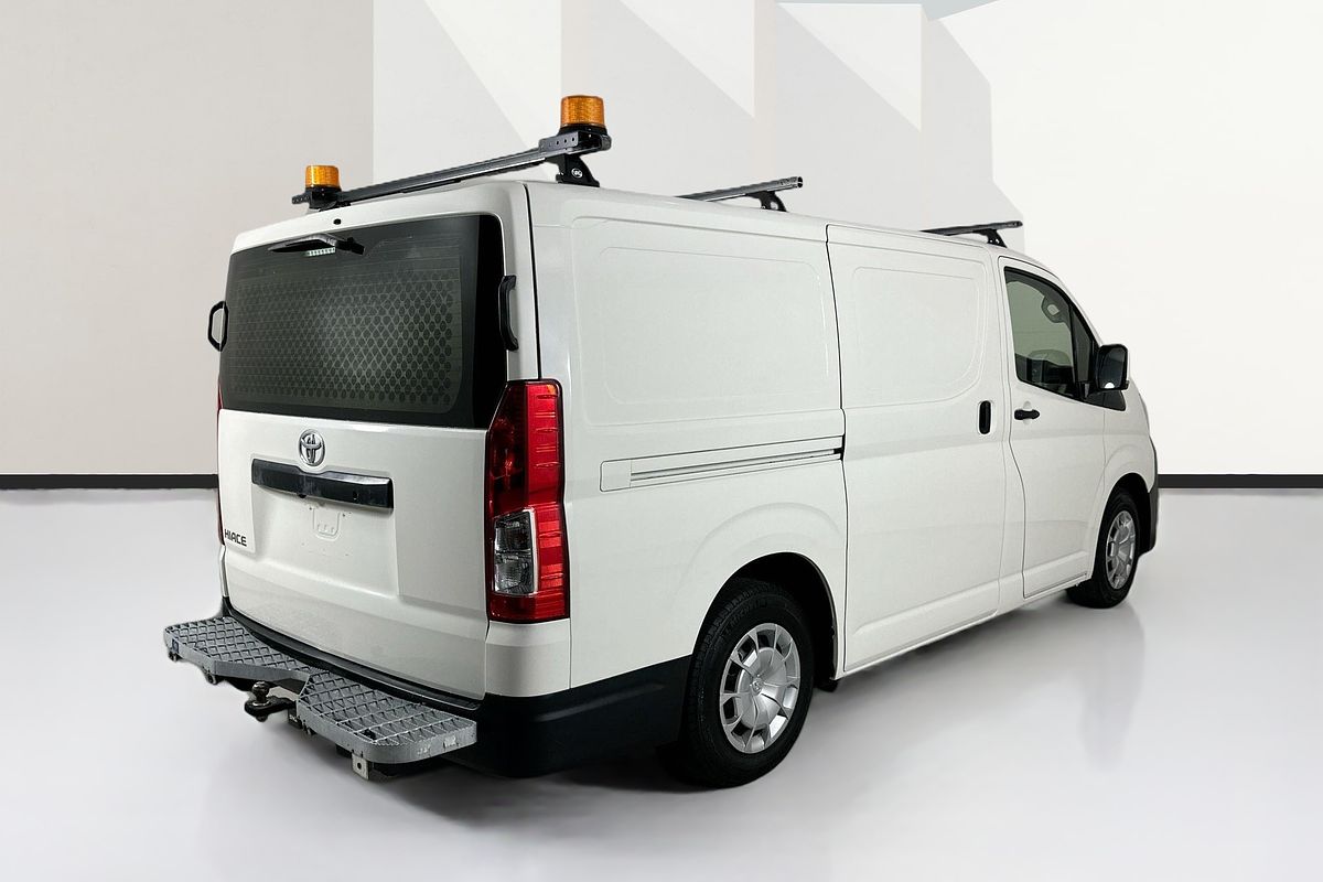 Vehicle photo 9