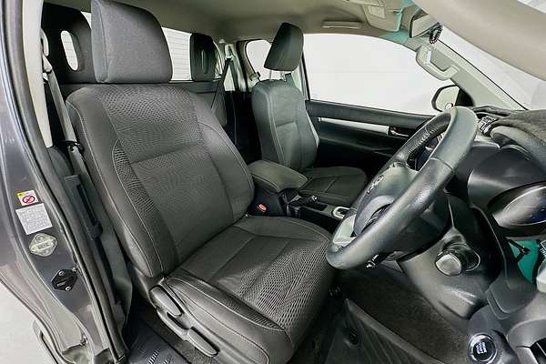 2017 Toyota Hilux SR5 (4x4) GUN126R MY17 4X4