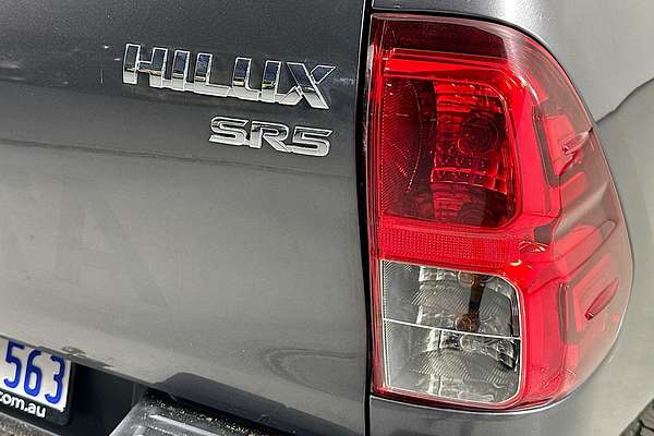 2017 Toyota Hilux SR5 (4x4) GUN126R MY17 4X4