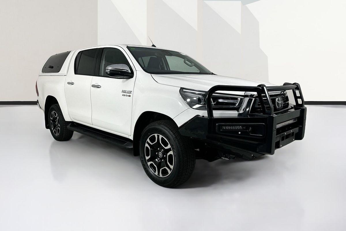 2021 Toyota HILUX SR5 (4x4)