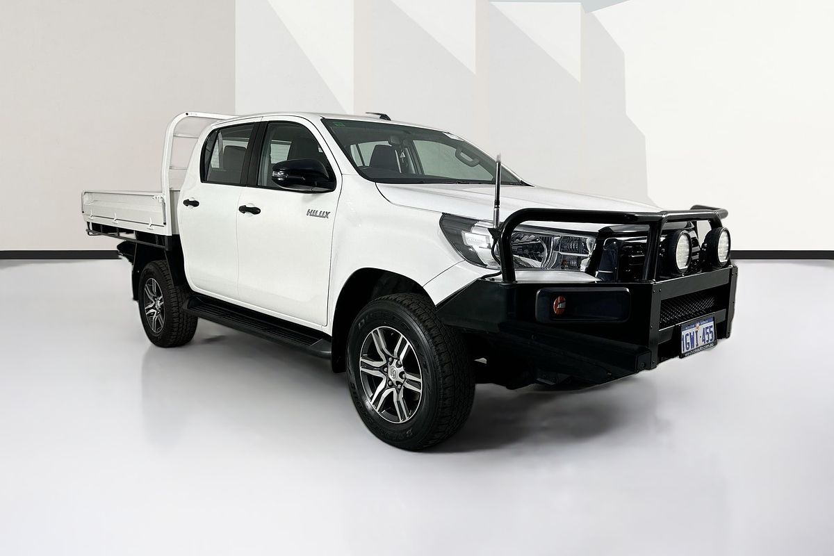 2019 Toyota HILUX SR (4x4)