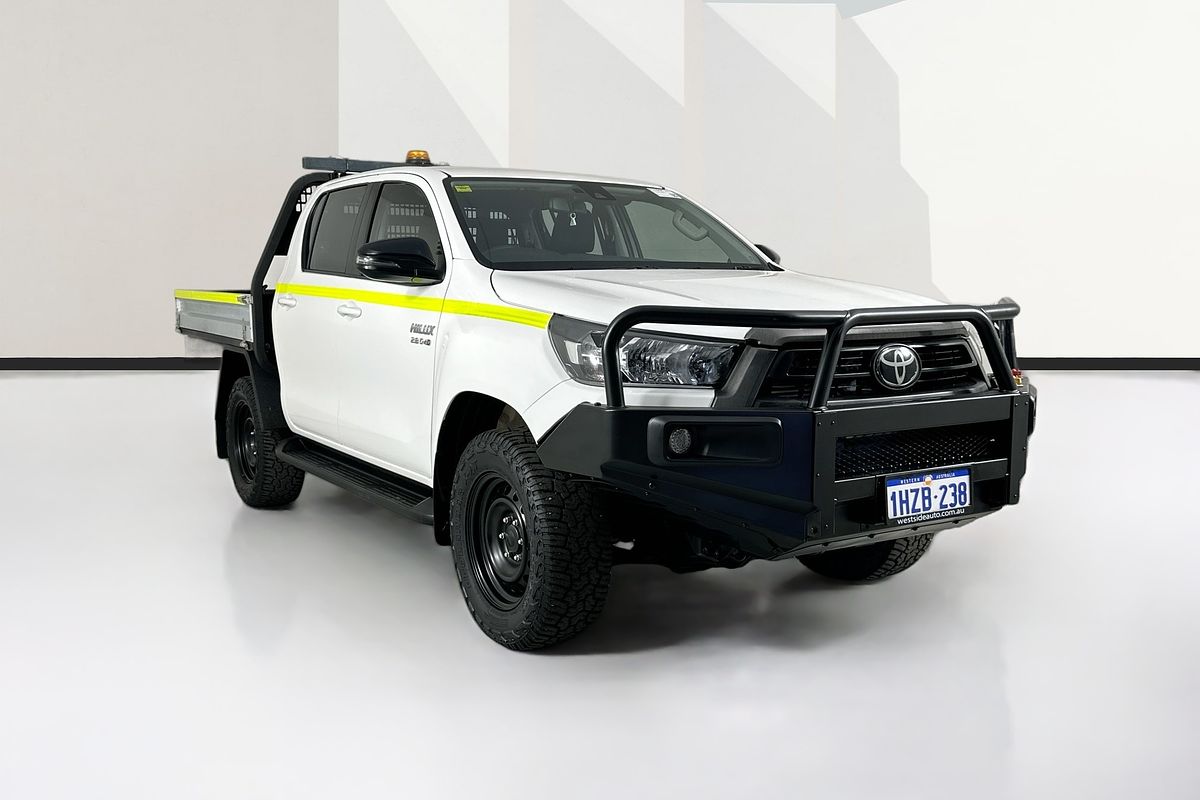 2023 Toyota HILUX SR (4x4)