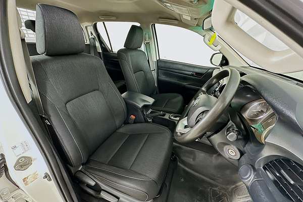 2021 Toyota Hilux SR (4x4) GUN126R FACELIFT 4X4