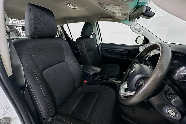 2020 Toyota HILUX SR (4x4) GUN126R FACELIFT 4X4