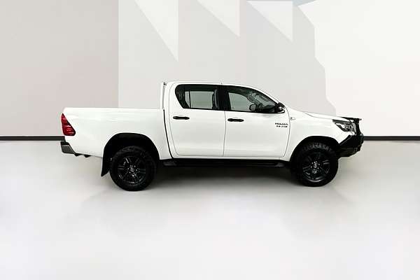 2021 Toyota HILUX SR (4x4) GUN126R FACELIFT 4X4