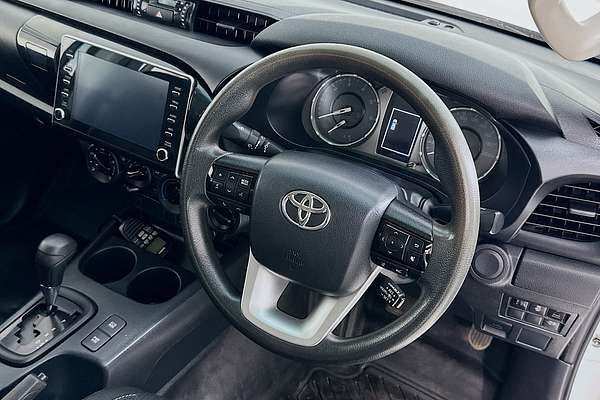 2020 Toyota HILUX SR (4x4) GUN126R FACELIFT 4X4