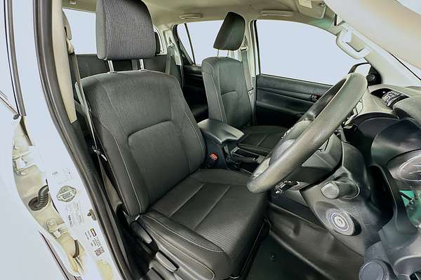 2021 Toyota HILUX SR (4x4) GUN126R FACELIFT 4X4