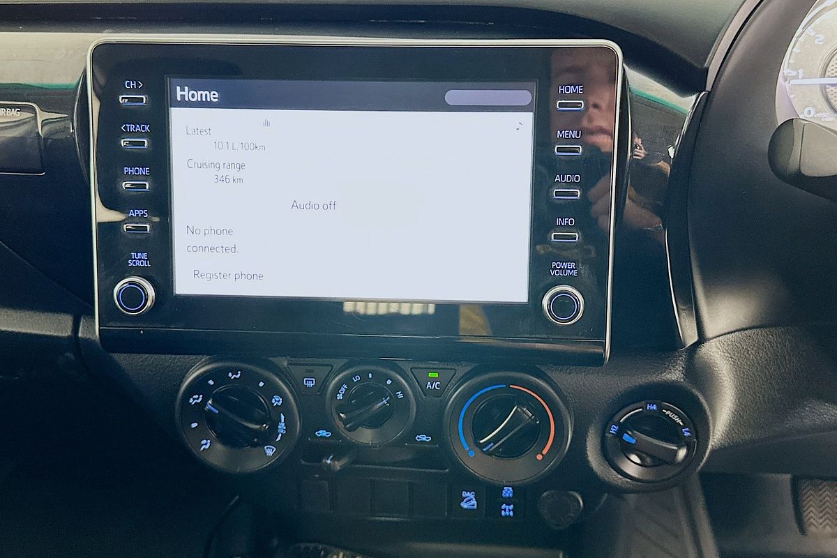 2020 Toyota HILUX SR (4x4) GUN126R FACELIFT 4X4